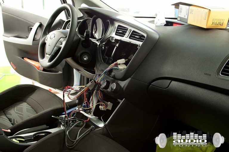 PARROT CK3100 KIA CEED 1763